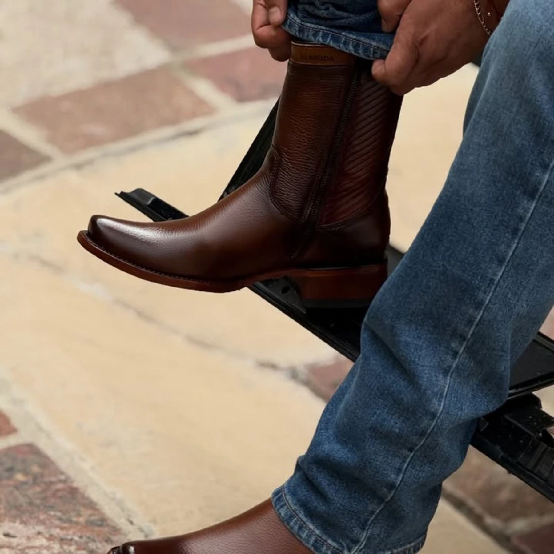 Kit Bota Maverick 4.0 em Couro Legítimo com Palmilha Ortopédica +BRINDES: Boné, Cinto e Carteira